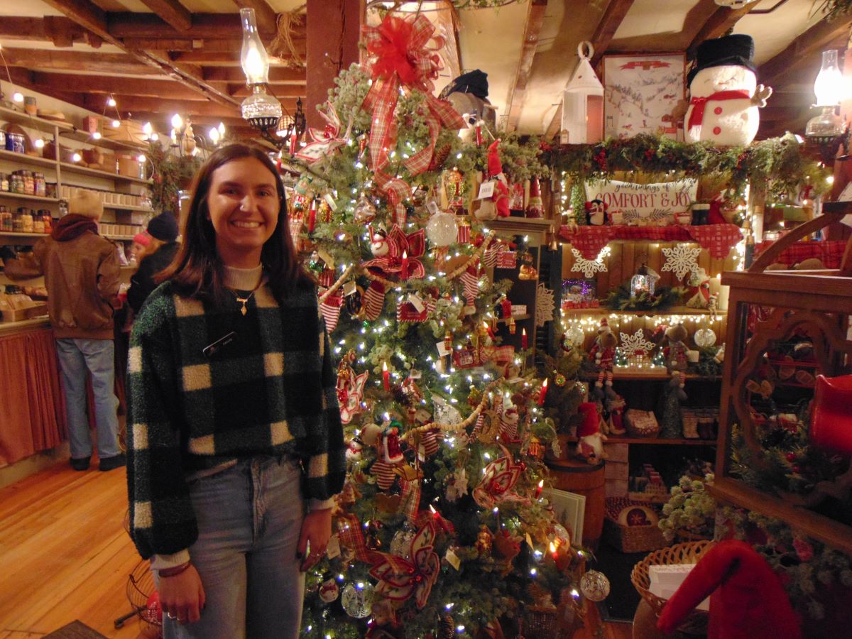 Old-fashioned holiday cheer abounds at Chepachet’s Candlelight Shopping – NRI NOW